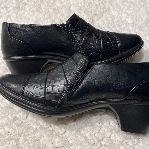 Womens Easy Street solid black slip on zipper shoes 👞 size 10W.  EUC - Picture 4 of 7